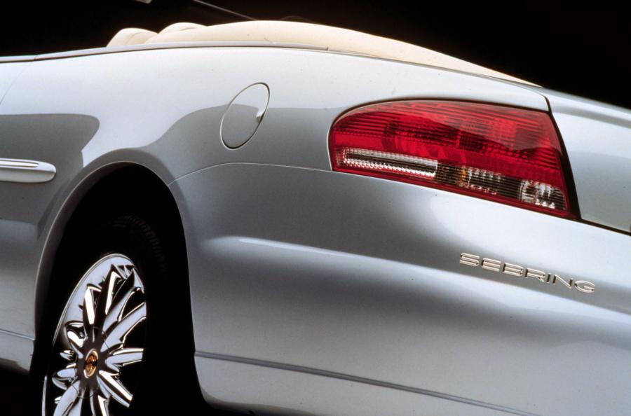  Chrysler Sebring Convertible 2001 года  (фото 8 из 21)